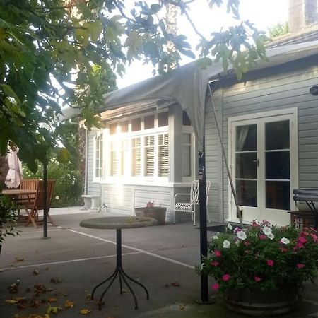 Irongate Retreat Bed & Breakfast Хейстингс Екстериор снимка