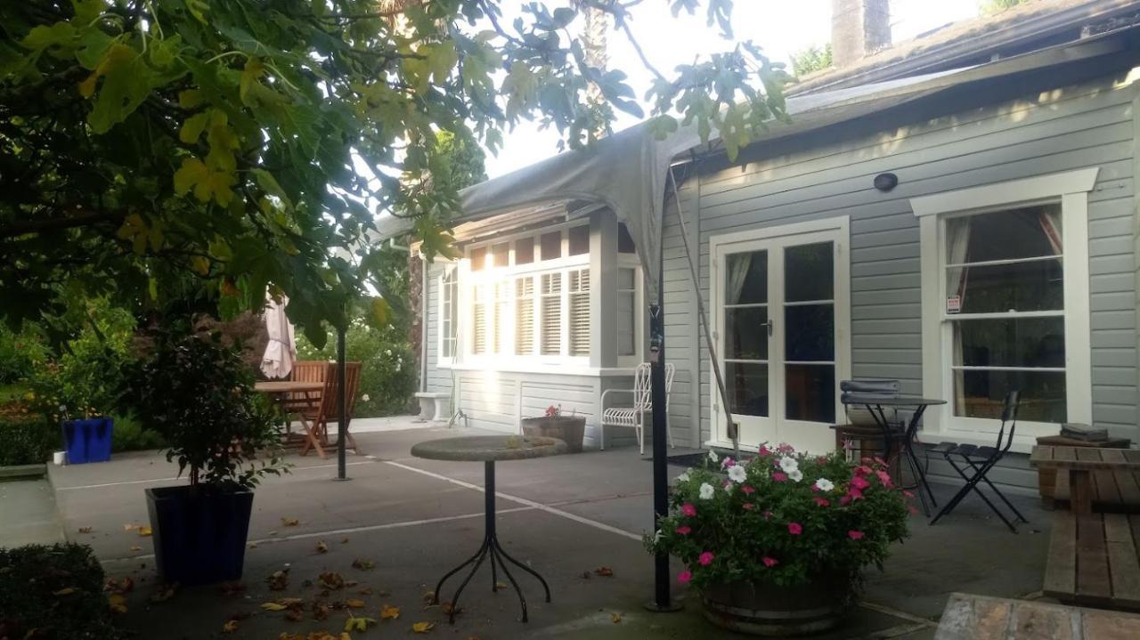 Irongate Retreat Bed & Breakfast Хейстингс Екстериор снимка