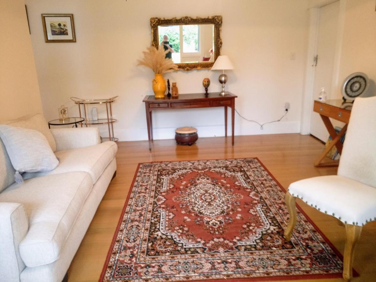 Irongate Retreat Bed & Breakfast Хейстингс Екстериор снимка