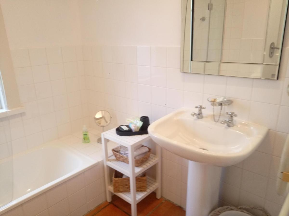 Irongate Retreat Bed & Breakfast Хейстингс Екстериор снимка